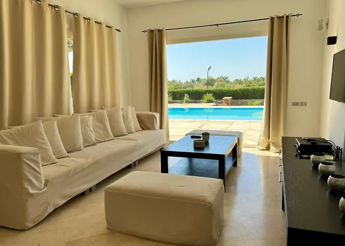 With 5 Bedrooms & 4 Bathrooms - Private Heated Pool Villa