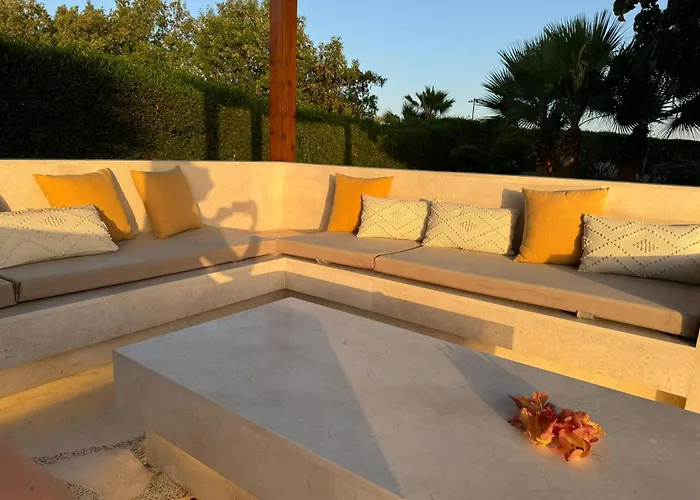 With 5 Bedrooms & 4 Bathrooms - Private Heated Pool Villa *