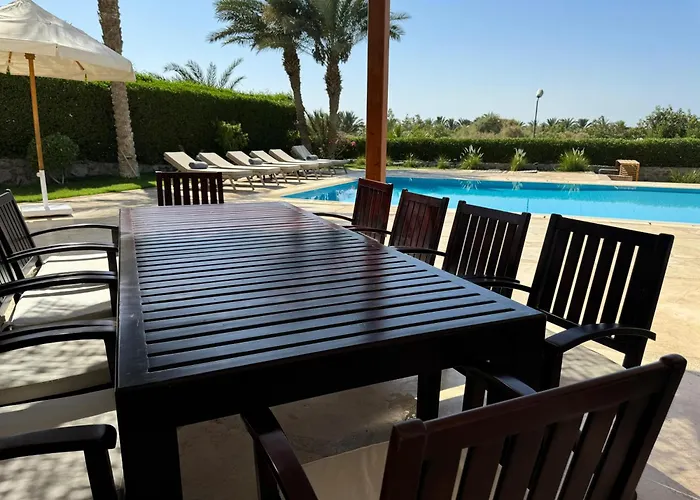 With 5 Bedrooms & 4 Bathrooms - Private Heated Pool Hurghada