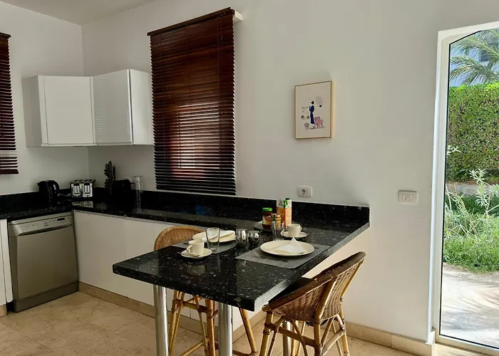 With 5 Bedrooms & 4 Bathrooms - Private Heated Pool * Hurghada