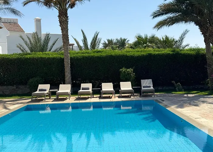 With 5 Bedrooms & 4 Bathrooms - Private Heated Pool Villa