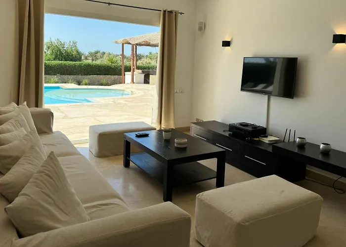 With 5 Bedrooms & 4 Bathrooms - Private Heated Pool Villa Hurghada