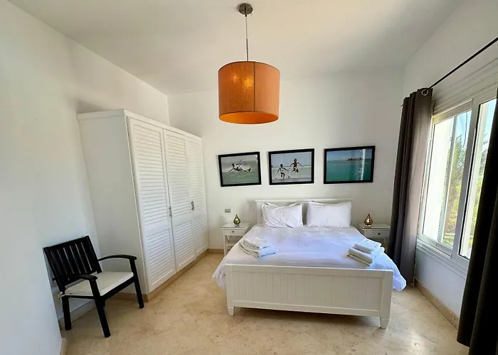 Villa With 5 Bedrooms & 4 Bathrooms - Private Heated Pool Hurghada