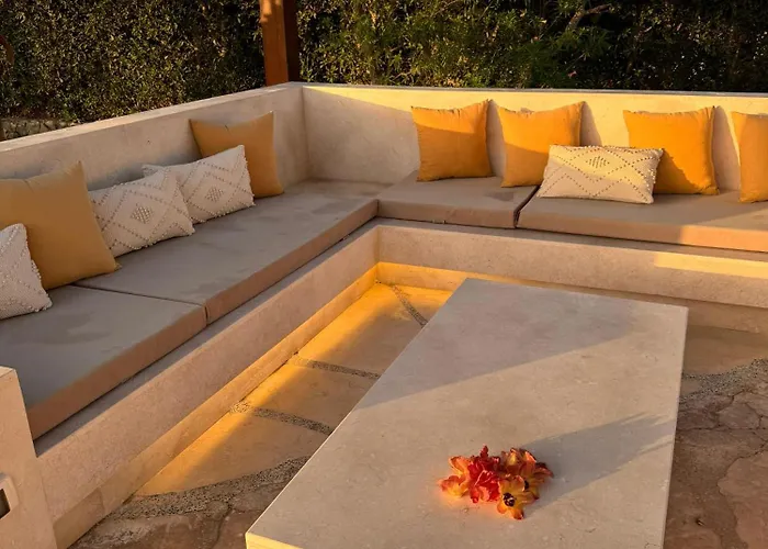 With 5 Bedrooms & 4 Bathrooms - Private Heated Pool Hurghada