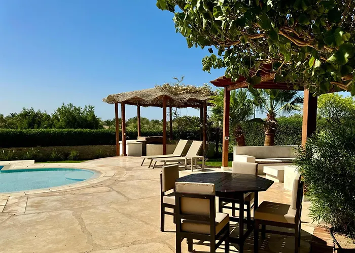 With 5 Bedrooms & 4 Bathrooms - Private Heated Pool * Hurghada