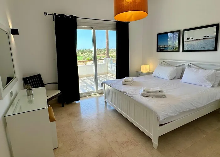 With 5 Bedrooms & 4 Bathrooms - Private Heated Pool Villa Hurghada