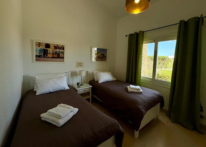 With 5 Bedrooms & 4 Bathrooms - Private Heated Pool Hurghada