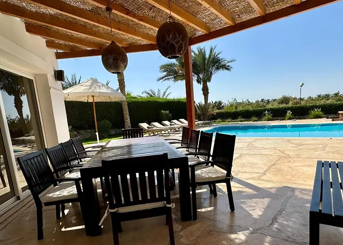 With 5 Bedrooms & 4 Bathrooms - Private Heated Pool * Hurghada