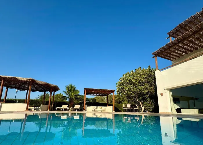With 5 Bedrooms & 4 Bathrooms - Private Heated Pool Villa