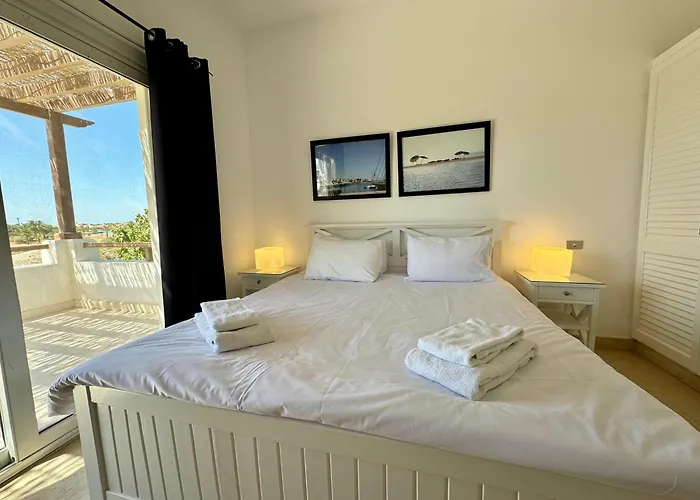 With 5 Bedrooms & 4 Bathrooms - Private Heated Pool Villa Hurghada