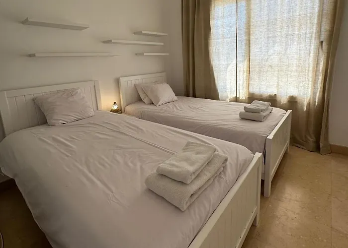 With 5 Bedrooms & 4 Bathrooms - Private Heated Pool Hurghada