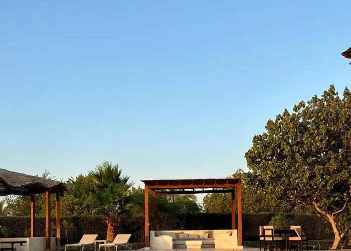 Villa With 5 Bedrooms & 4 Bathrooms - Private Heated Pool